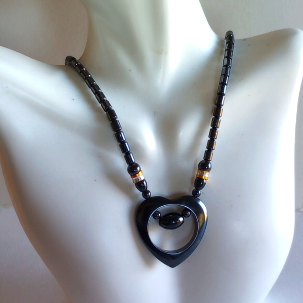 VINTAGE HEMATITE HEART SHAPE PENDANT NECKLACE 18" LONG